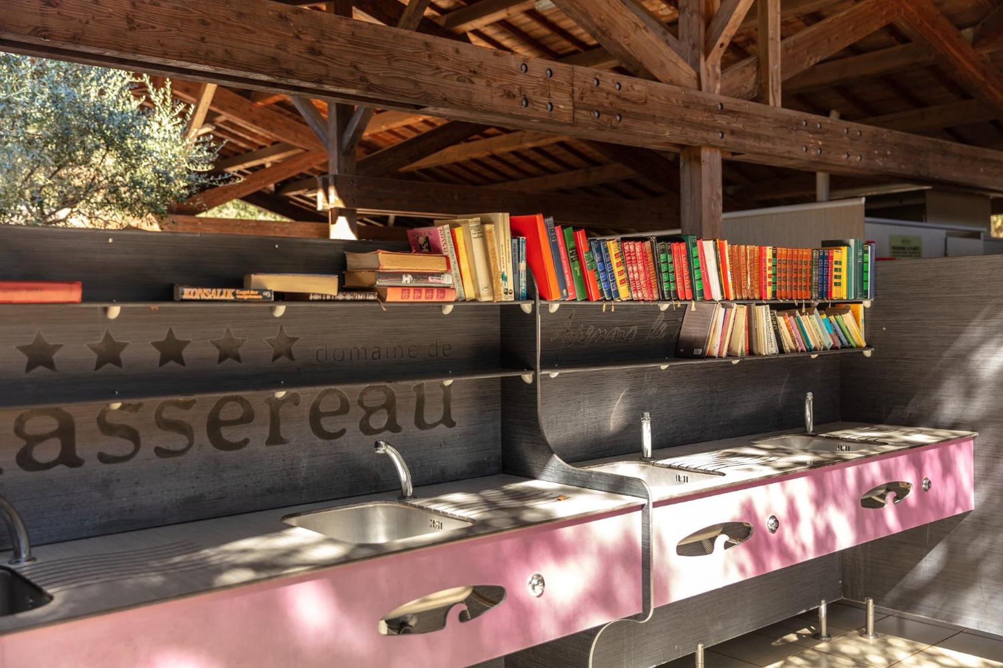 Hotel Les Prés du Roi à Sommières Extérieur photo