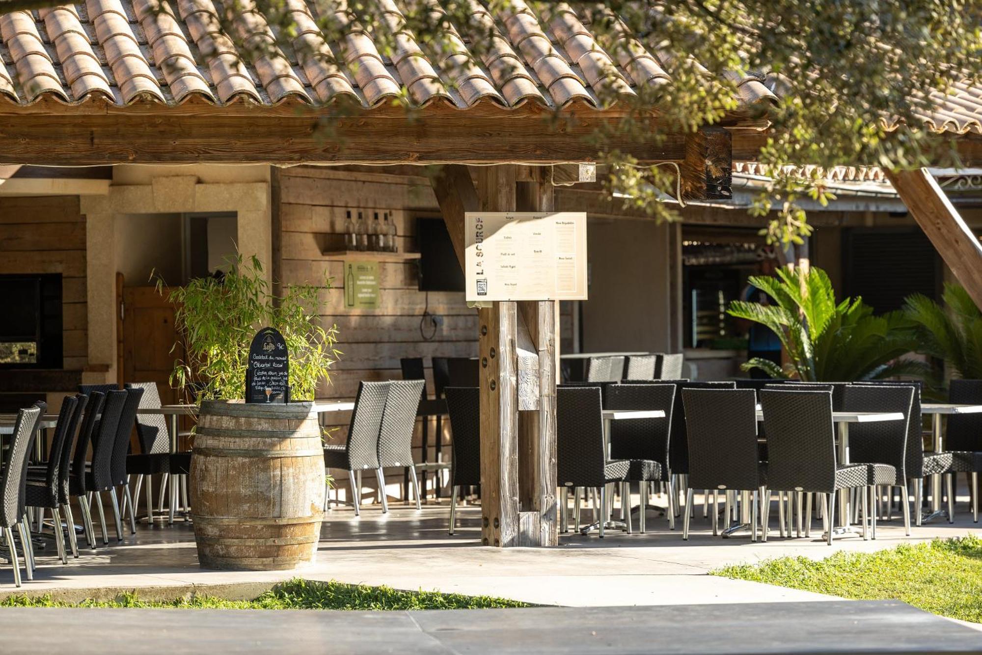 Hotel Les Prés du Roi à Sommières Extérieur photo